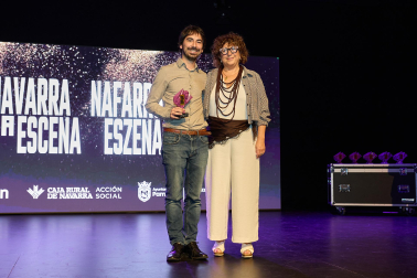 A: J.P. Urdíroz F: 06-06-2026 P: L: Pamplona. Civivox Pompeyo. T: Gala de entrega de premios del festival Navarra a Escena.