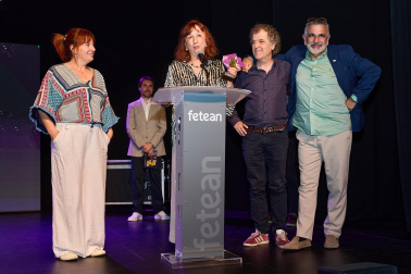 A: J.P. Urdíroz F: 06-06-2026 P: Mejor Montaje - La Vida Perdurable. L: Pamplona. Civivox Pompeyo. T: Gala de entrega de premios del festival Navarra a Escena.