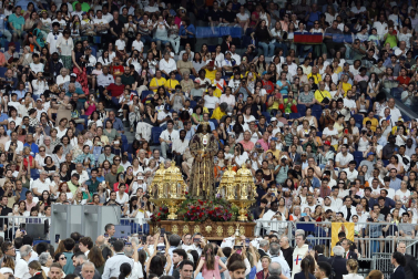 Encuentro del papa León XIV con la comunidad diocesana en el estadio Santiago Bernabéu