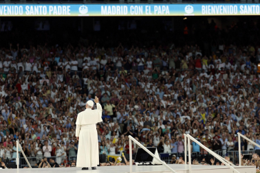 Encuentro del papa León XIV con la comunidad diocesana en el estadio Santiago Bernabéu