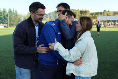 Foto de la celebración del Pamplona tras su victoria ante el Izarra.