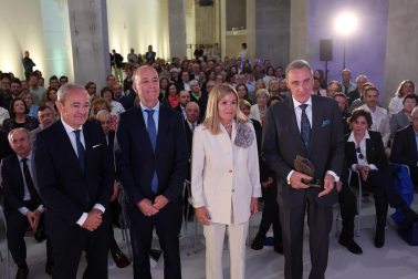 Fotos de la entrega del III Premio José Javier Uranga a Carlos Herrera