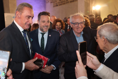 Fotos de la entrega del III Premio José Javier Uranga a Carlos Herrera