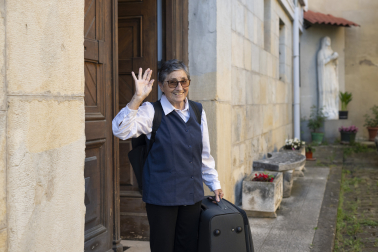 *A: Irati Aizpurua San Román *F: 12-06-26 *T: Entrevista a sor Adelina, que con 84 años vuelve a las misiones. *L: Residencia de la Providencia de Hijas de la Caridad. Pamplona.