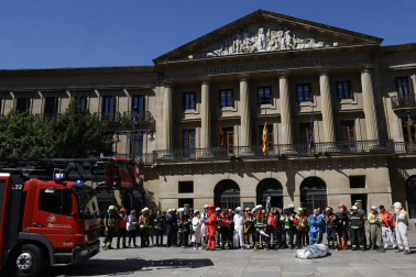 Imagen de la concentración de ayer frente al Parlamento de Navarra