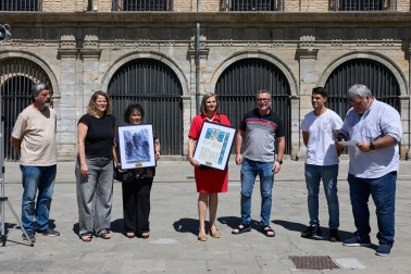 A: J.P. Urdíroz F: 13-06-2026 P: L: Pamplona. Rincón de la Aduana. T: Paso del testigo del Rey de la Faba de Zabalza a Cortes.