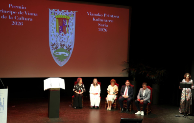 Fotos de la entrega del premio Príncipe de Viana a la cantante Aurora Beltrán en la Casa de Cultura Carmen Thyssen-Bornemisza de Los Arcos