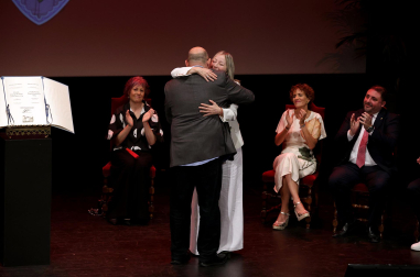 Fotos de la entrega del premio Príncipe de Viana a la cantante Aurora Beltrán en la Casa de Cultura Carmen Thyssen-Bornemisza de Los Arcos