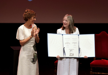 Fotos de la entrega del premio Príncipe de Viana a la cantante Aurora Beltrán en la Casa de Cultura Carmen Thyssen-Bornemisza de Los Arcos