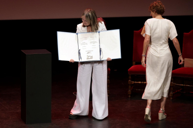 Fotos de la entrega del premio Príncipe de Viana a la cantante Aurora Beltrán en la Casa de Cultura Carmen Thyssen-Bornemisza de Los Arcos