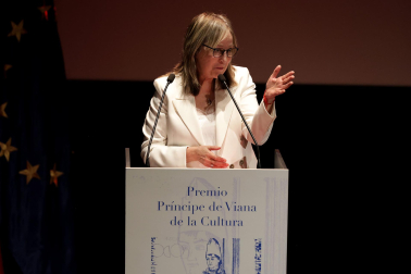 Fotos de la entrega del premio Príncipe de Viana a la cantante Aurora Beltrán en la Casa de Cultura Carmen Thyssen-Bornemisza de Los Arcos