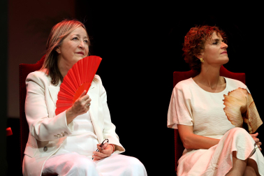 Fotos de la entrega del premio Príncipe de Viana a la cantante Aurora Beltrán en la Casa de Cultura Carmen Thyssen-Bornemisza de Los Arcos