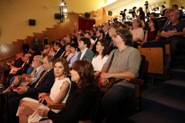Fotos de la entrega del premio Príncipe de Viana a la cantante Aurora Beltrán en la Casa de Cultura Carmen Thyssen-Bornemisza de Los Arcos