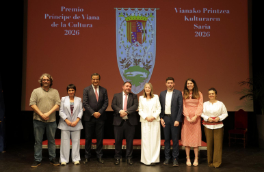 Fotos de la entrega del premio Príncipe de Viana a la cantante Aurora Beltrán en la Casa de Cultura Carmen Thyssen-Bornemisza de Los Arcos