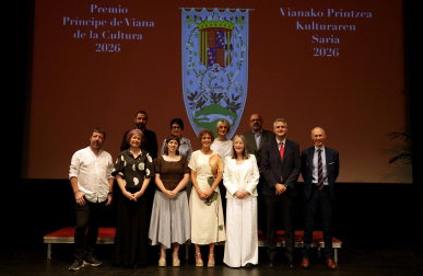 Fotos de la entrega del premio Príncipe de Viana a la cantante Aurora Beltrán en la Casa de Cultura Carmen Thyssen-Bornemisza de Los Arcos