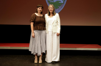 Fotos de la entrega del premio Príncipe de Viana a la cantante Aurora Beltrán en la Casa de Cultura Carmen Thyssen-Bornemisza de Los Arcos