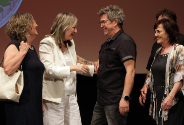 Fotos de la entrega del premio Príncipe de Viana a la cantante Aurora Beltrán en la Casa de Cultura Carmen Thyssen-Bornemisza de Los Arcos