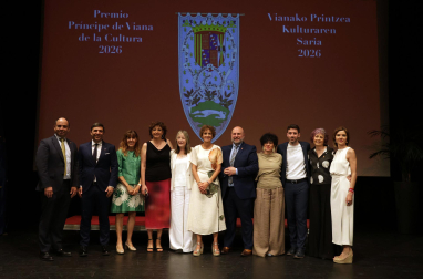 Fotos de la entrega del premio Príncipe de Viana a la cantante Aurora Beltrán en la Casa de Cultura Carmen Thyssen-Bornemisza de Los Arcos