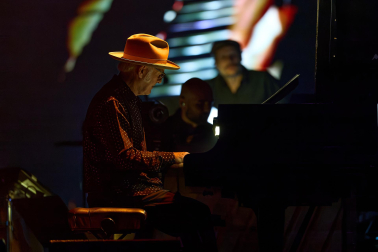 Fotos del concierto de Ludovico Einaudi en el Navarra Arena