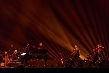 Fotos del concierto de Ludovico Einaudi en el Navarra Arena