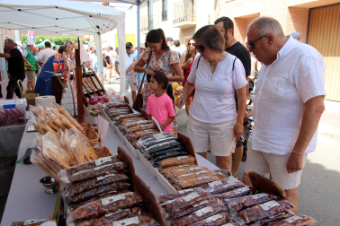 Puestos, actividades y ambiente en Milagro este domingo, 14 de junio, con motivo de la 25 Fiesta de la Cereza