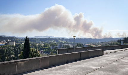 Imagen del incendio de Arazuri visto desde Etxabakoitz