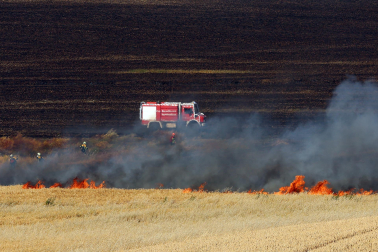 Fotos del incendio en la Cendea de Olza este lunes 15 de junio