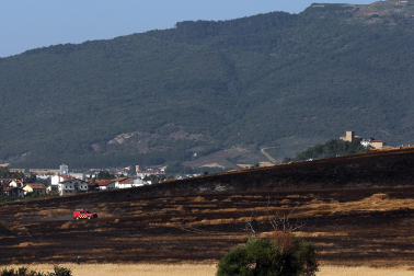 Fotos del incendio en la Cendea de Olza este lunes 15 de junio