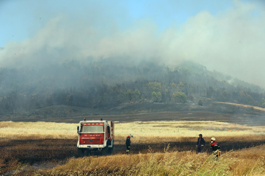 Fotos del incendio en la Cendea de Olza este lunes 15 de junio