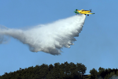 Fotos del incendio en la Cendea de Olza este lunes 15 de junio
