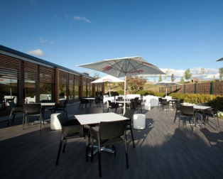 También de día la terraza del restaurante de Mutilva se convierte en la mejor opción