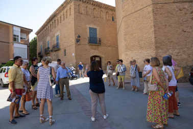 Visita guiada por los atractivos barrocos de Villafranca durante la presentación del número 83 de la revista 'Conocer Navarra'