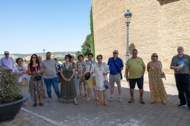 Visita guiada por los atractivos barrocos de Villafranca durante la presentación del número 83 de la revista 'Conocer Navarra'