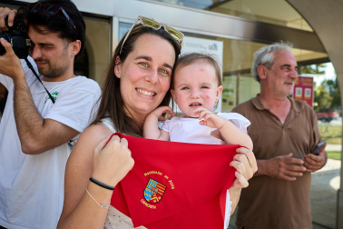 Imposición de pañuelicos, lanzamiento del cohete y celebración del primer día de las fiestas de Orkoien