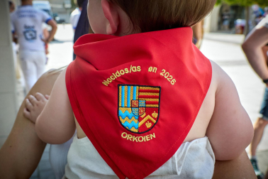 Imposición de pañuelicos, lanzamiento del cohete y celebración del primer día de las fiestas de Orkoien