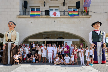 Imposición de pañuelicos, lanzamiento del cohete y celebración del primer día de las fiestas de Orkoien