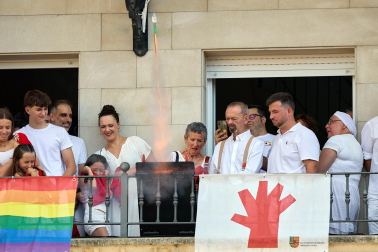 Imposición de pañuelicos, lanzamiento del cohete y celebración del primer día de las fiestas de Orkoien
