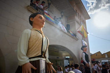 Imposición de pañuelicos, lanzamiento del cohete y celebración del primer día de las fiestas de Orkoien