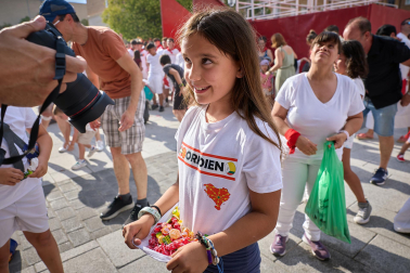 Imposición de pañuelicos, lanzamiento del cohete y celebración del primer día de las fiestas de Orkoien