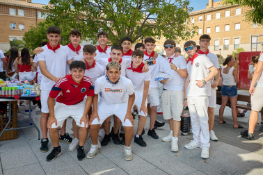Imposición de pañuelicos, lanzamiento del cohete y celebración del primer día de las fiestas de Orkoien