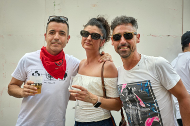 Imposición de pañuelicos, lanzamiento del cohete y celebración del primer día de las fiestas de Orkoien