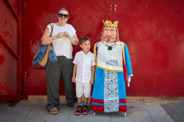 Imposición de pañuelicos, lanzamiento del cohete y celebración del primer día de las fiestas de Orkoien