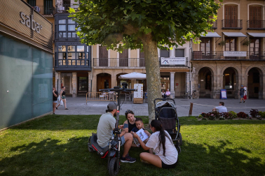Fotos del intenso día de altas temperaturas en Pamplona