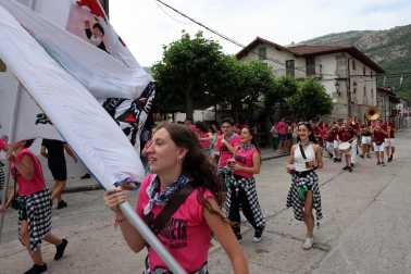 El ciclista Igor Arrieta prendió la mecha de las fiestas de Uharte Arakil este viernes, 19 de junio