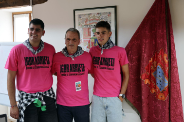El ciclista Igor Arrieta prendió la mecha de las fiestas de Uharte Arakil este viernes, 19 de junio