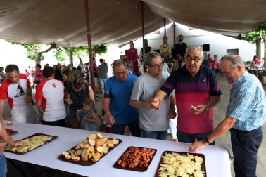 El ciclista Igor Arrieta prendió la mecha de las fiestas de Uharte Arakil este viernes, 19 de junio