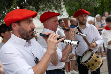 El Barrio de Lourdes celebró el inicio de las fiestas de San Juan con el cohete de este viernes 19 de junio