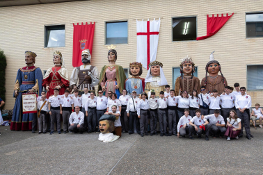 El Barrio de Lourdes celebró el inicio de las fiestas de San Juan con el cohete de este viernes 19 de junio