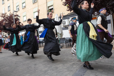 El Barrio de Lourdes celebró el inicio de las fiestas de San Juan con el cohete de este viernes 19 de junio