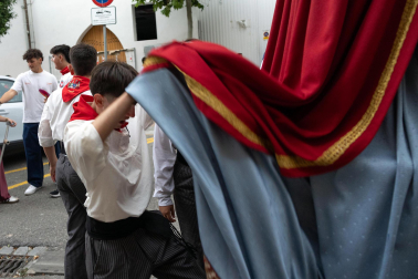 El Barrio de Lourdes celebró el inicio de las fiestas de San Juan con el cohete de este viernes 19 de junio